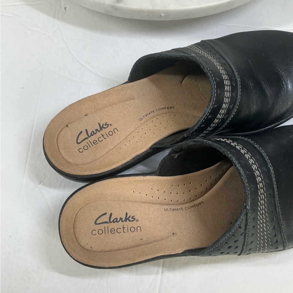Clarks Women's Size 8.5 Black Leather Mule Slip On Shoe - Picture 9 of 14
